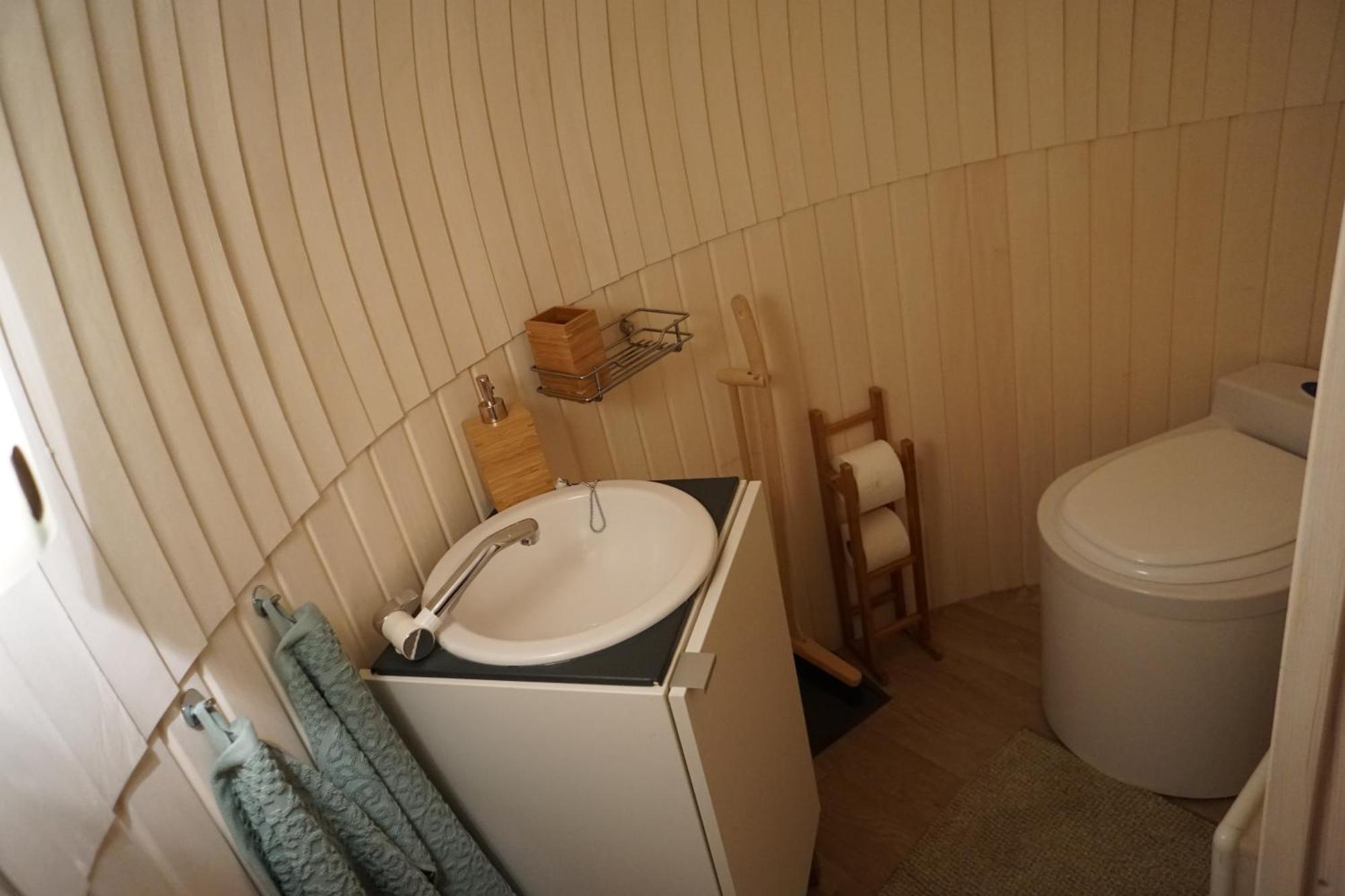 Igluhut - Sleep With Reindeer Villa เอสโป ภายนอก รูปภาพ